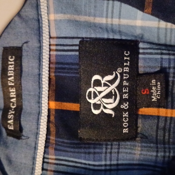 ROCK & REPUBLIC, MENS SHORT SLEEVE BLUE PLAID, SIZE SMALL. - Picture 4 of 7